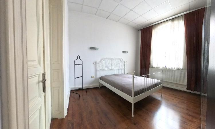 Vanzare apartament 3 camere in vila, Piata Regina Maria