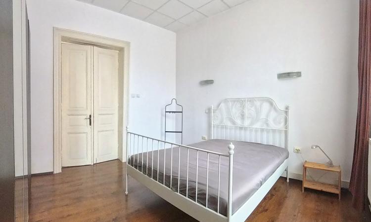 Vanzare apartament 3 camere in vila, Piata Regina Maria