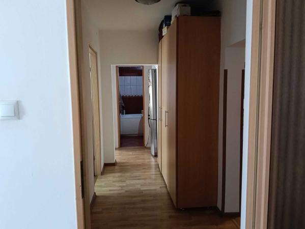 Apartament 4 camere decomandat , aproape de Shopping Mall