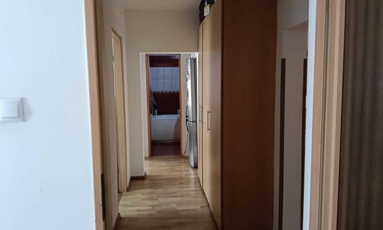Apartament 4 camere decomandat , aproape de Shopping Mall