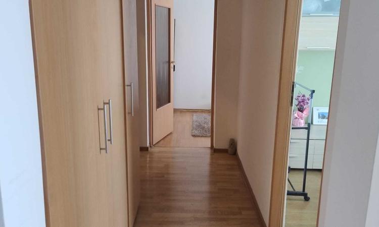 Apartament 4 camere decomandat , aproape de Shopping Mall