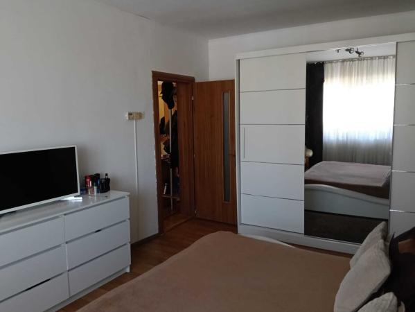 Apartament 4 camere decomandat , aproape de Shopping Mall