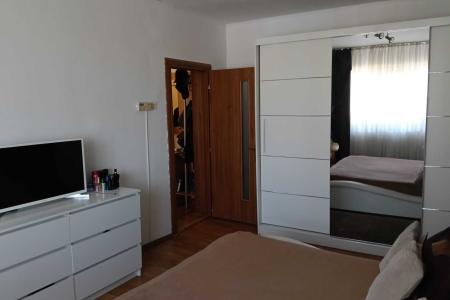 Apartament 4 camere decomandat , aproape de Shopping Mall