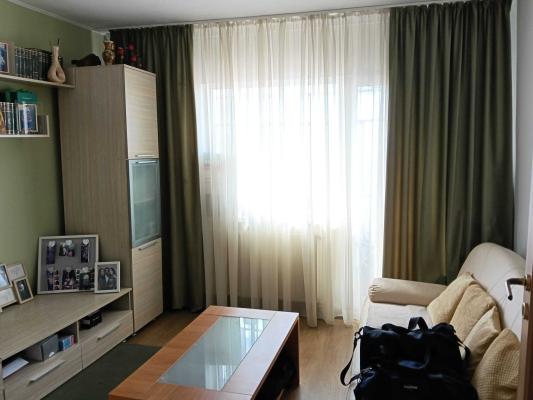 Apartament 4 camere decomandat , aproape de Shopping Mall
