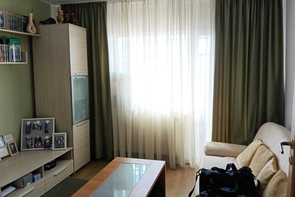 Apartament 4 camere decomandat , aproape de Shopping Mall