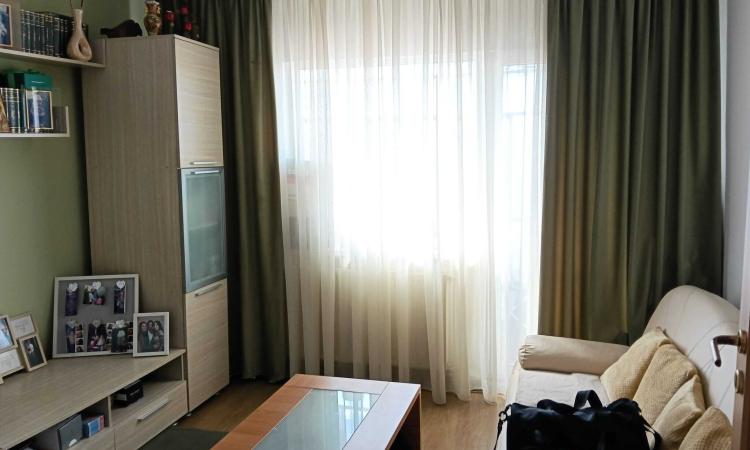 Apartament 4 camere decomandat , aproape de Shopping Mall