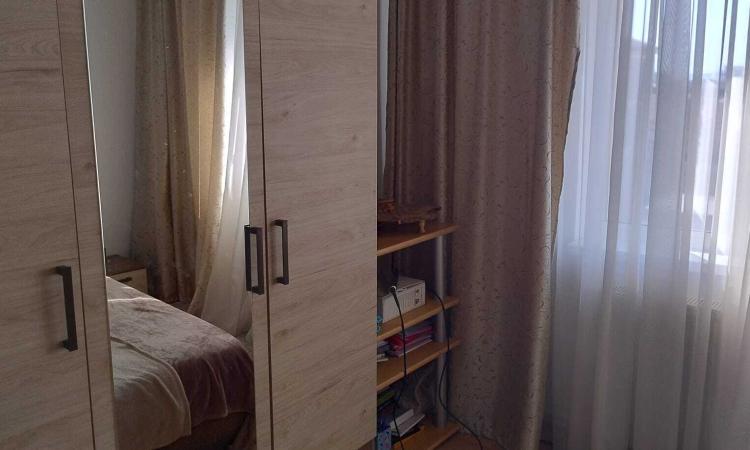Apartament 4 camere decomandat , aproape de Shopping Mall