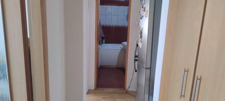 Apartament 4 camere decomandat , aproape de Shopping Mall