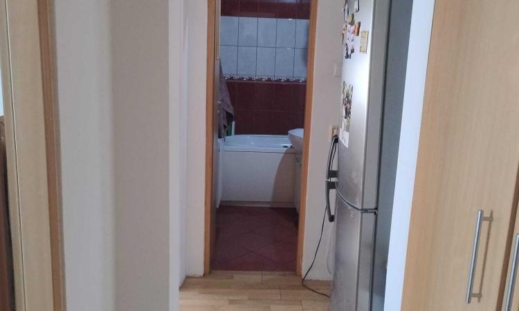 Apartament 4 camere decomandat , aproape de Shopping Mall