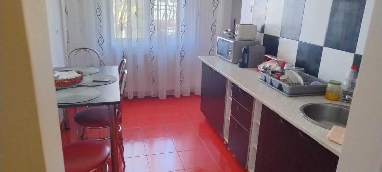 Apartament 4 camere decomandat , aproape de Shopping Mall