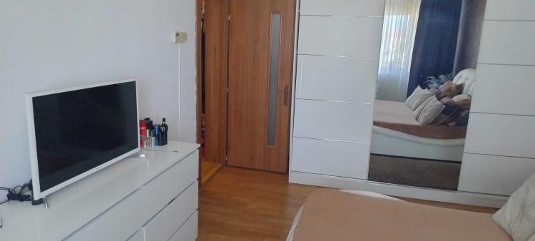 Apartament 4 camere decomandat , aproape de Shopping Mall