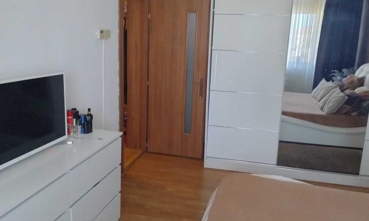Apartament 4 camere decomandat , aproape de Shopping Mall