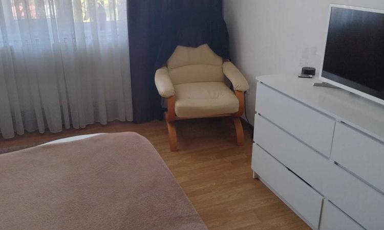 Apartament 4 camere decomandat , aproape de Shopping Mall