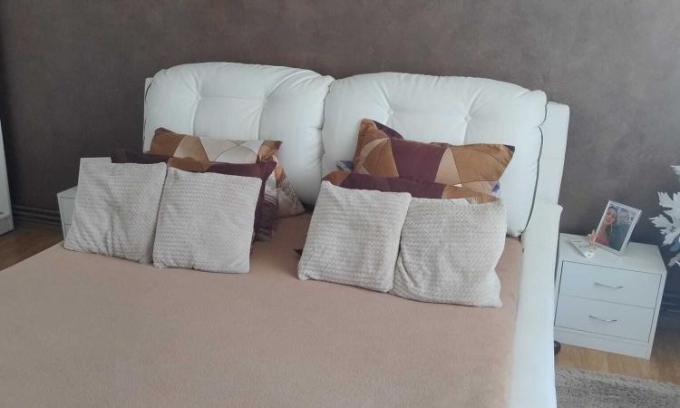 Apartament 4 camere decomandat , aproape de Shopping Mall
