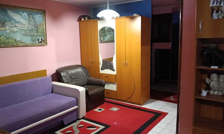 Casă spațioasă de vânzare | Parter + Etaj | Ideală pentru locuință sau activitate comercială