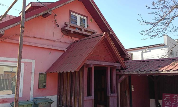 Casă spațioasă de vânzare | Parter + Etaj | Ideală pentru locuință sau activitate comercială