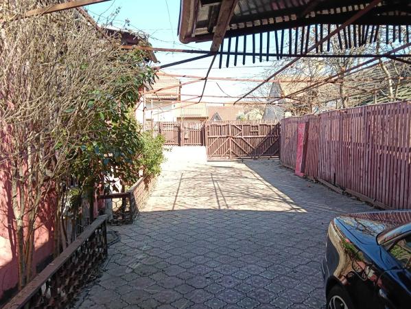 Casă spațioasă de vânzare | Parter + Etaj | Ideală pentru locuință sau activitate comercială