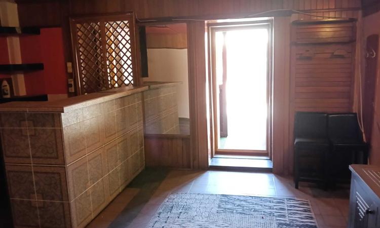 Casă spațioasă de vânzare | Parter + Etaj | Ideală pentru locuință sau activitate comercială