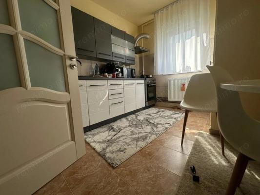 3 camere, doua balcoane, etaj 3, Sagului