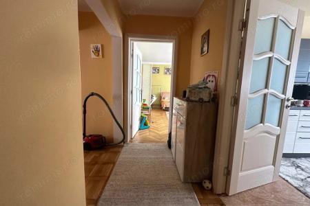 3 camere, doua balcoane, etaj 3, Sagului