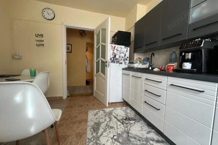 3 camere, doua balcoane, etaj 3, Sagului