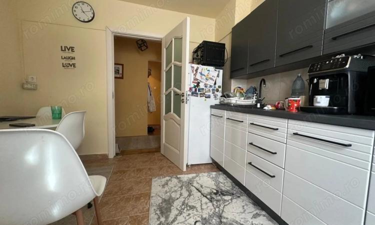 3 camere, doua balcoane, etaj 3, Sagului