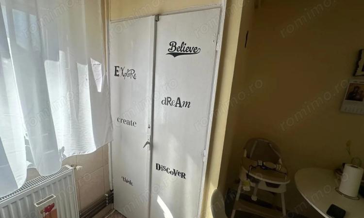 3 camere, doua balcoane, etaj 3, Sagului
