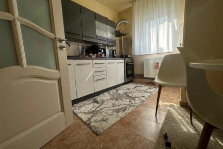 3 camere, doua balcoane, etaj 3, Sagului