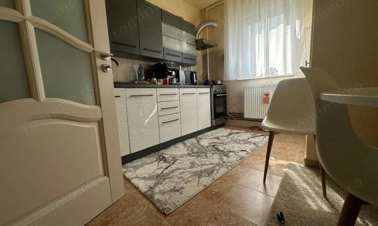 3 camere, doua balcoane, etaj 3, Sagului