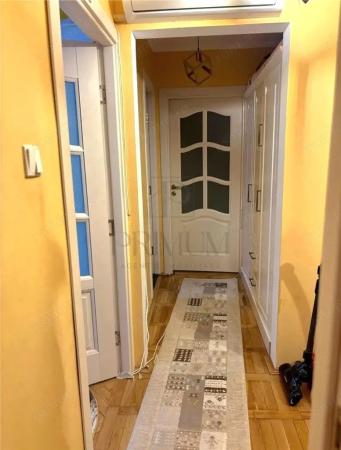 3 camere, doua balcoane, etaj 3, Sagului