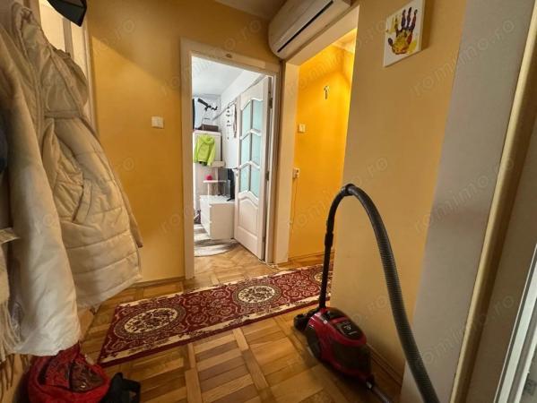 3 camere, doua balcoane, etaj 3, Sagului