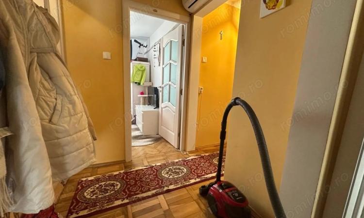 3 camere, doua balcoane, etaj 3, Sagului