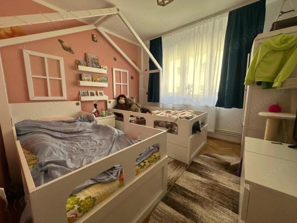 3 camere, doua balcoane, etaj 3, Sagului