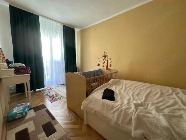 3 camere, doua balcoane, etaj 3, Sagului