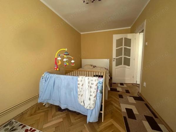 3 camere, doua balcoane, etaj 3, Sagului