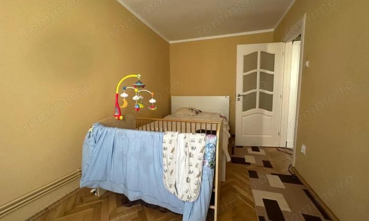 3 camere, doua balcoane, etaj 3, Sagului