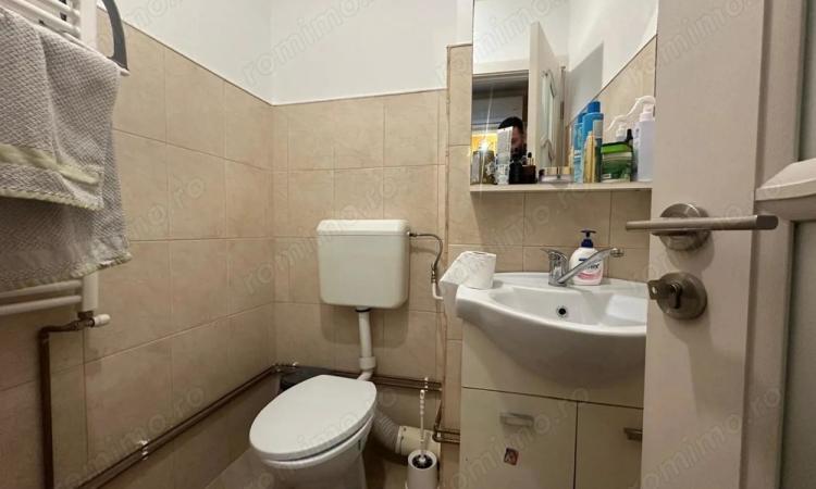 3 camere, doua balcoane, etaj 3, Sagului