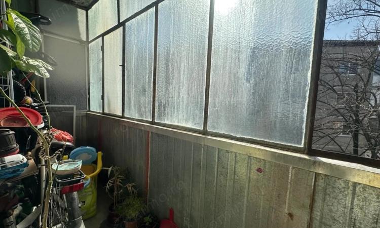 3 camere, doua balcoane, etaj 3, Sagului
