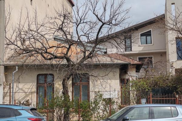 Vanzare casa individuala renovabila 166 mp - curte 191 mp - Serban Voda, Tineretului, Carol
