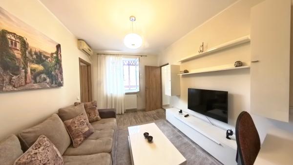 Apartament 2 camere, zona Mosilor, in vila interbelica - balcon generos si boxa