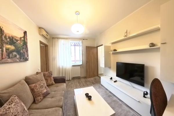 Apartament 2 camere, zona Mosilor, in vila interbelica - balcon generos si boxa