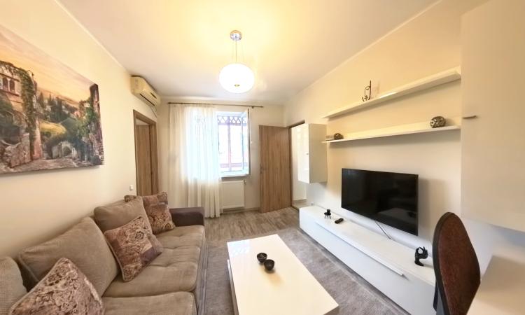 Apartament 2 camere, zona Mosilor, in vila interbelica - balcon generos si boxa