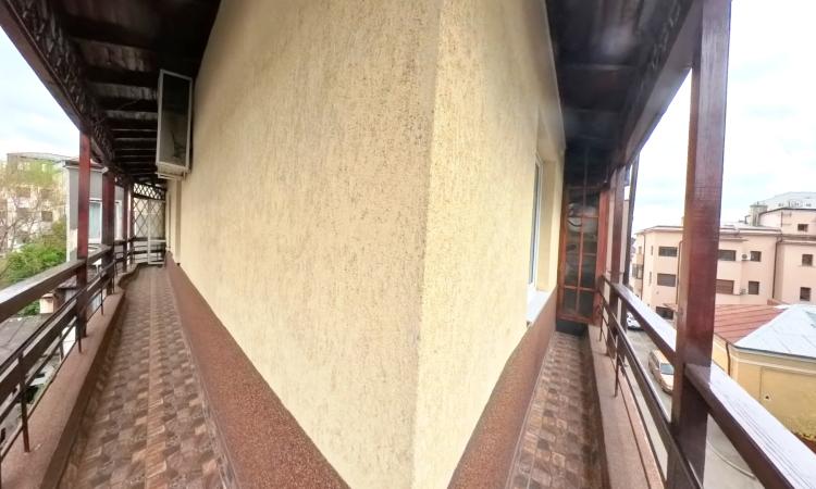 Apartament 2 camere, zona Mosilor, in vila interbelica - balcon generos si boxa