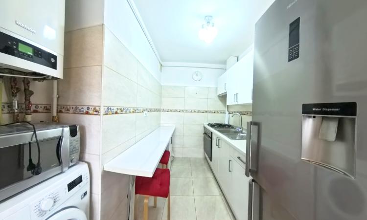 Apartament 2 camere, zona Mosilor, in vila interbelica - balcon generos si boxa