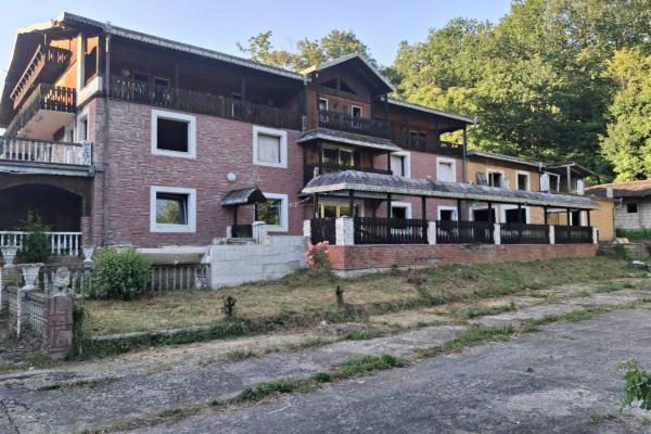 Proprietate turistică | Fost hotel | Teren 8900 mp | Aproape de Dunăre