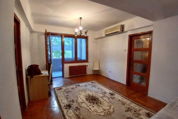 Vanzare 2 camere la Piata Romana