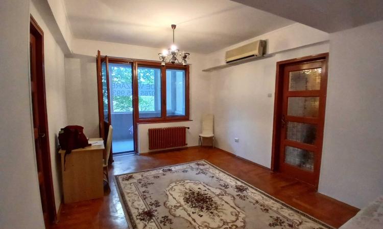 Vanzare 2 camere la Piata Romana