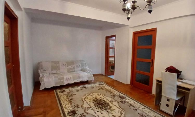 Vanzare 2 camere la Piata Romana