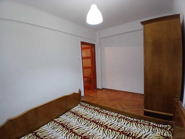 Vanzare 2 camere la Piata Romana