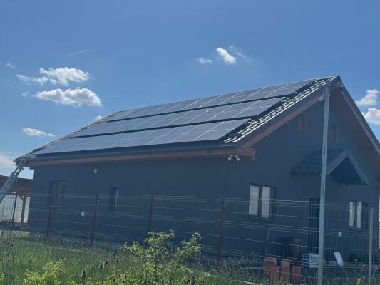 Casă parter + mansardă,100 mp utili 50 mp mansardă,Fotovoltaic 20 kW*